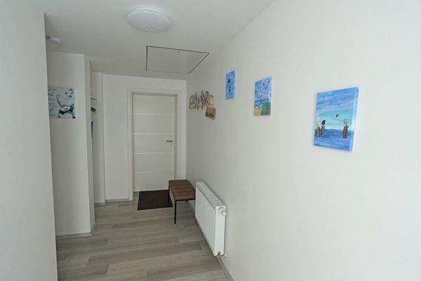 Flur OG - Zugang zu gr. & kl. App