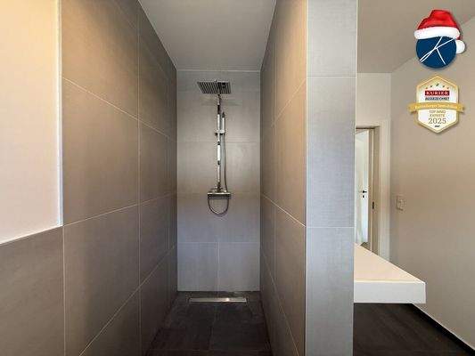 Moderne Walk-In Dusche