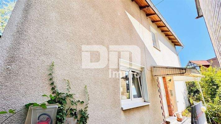 Frontansicht Haus massiv