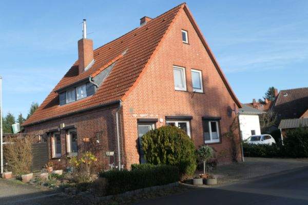 Hausansicht von der Straße