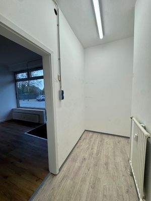 Abstellraum neben dem Verkaufsraum