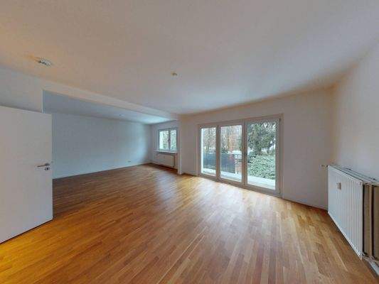 Ansicht I: Wohn-und Essbereich mit Zugang zum Balkon