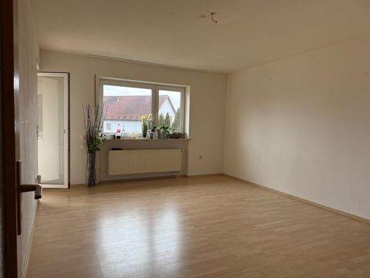 Wohnzimmer m. Zugang Loggia .JPG