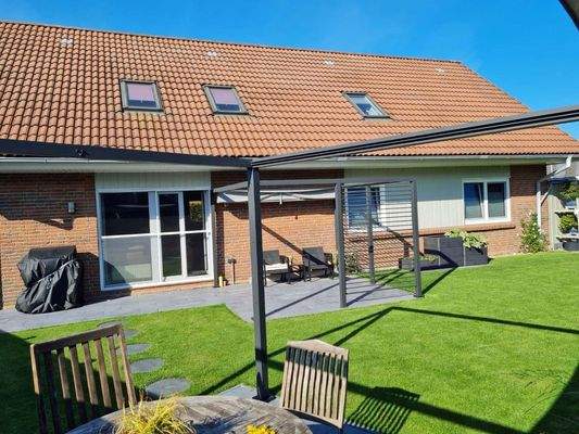 Terrassen und 2 Pergolen