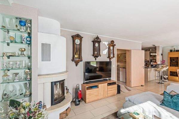 Wohn- und Esszimmer mit Kamin