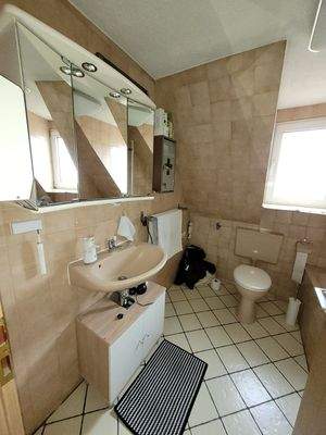 WE li - Bad mit Waschbecken, WC