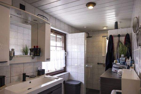 Bad mit ebener Dusche im EG