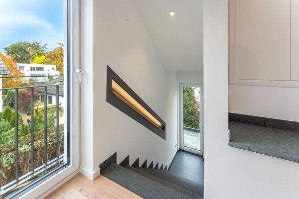 Treppenhaus zur Eingangstür