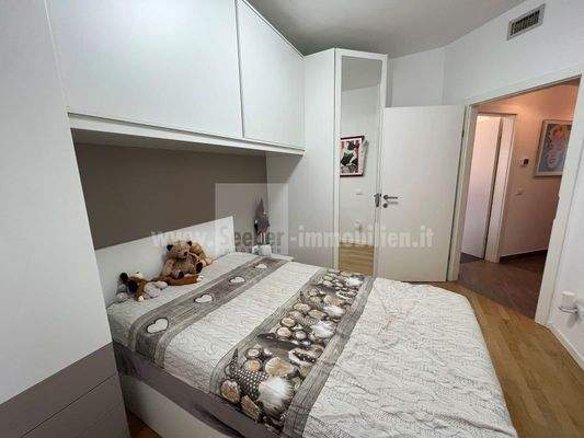 Don-Bosco-Bozen-Bolzano-Vierzimmerwohnung-quadrilocale-hochwertig-Veranda-Badewanne-Dusche-doccia-letzter-Stock-ultimo-piano-Garage