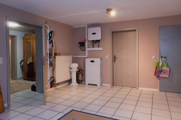 Raum im Keller mit PV Anlage