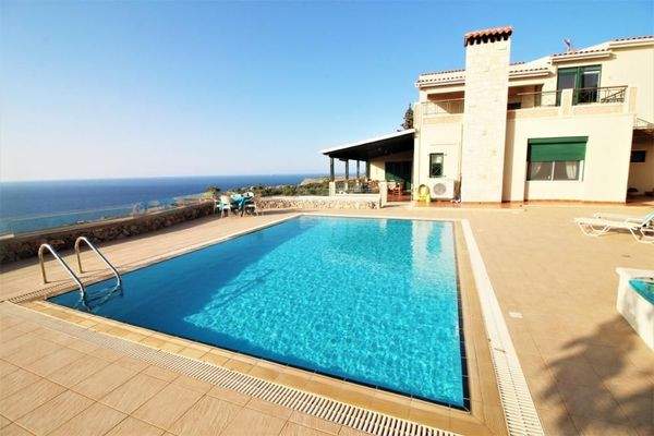 Luxuriöse Villa mit atemberaubendem Panoramablick