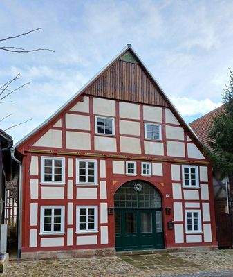 Mit Blick auf Schloss Rhoden 