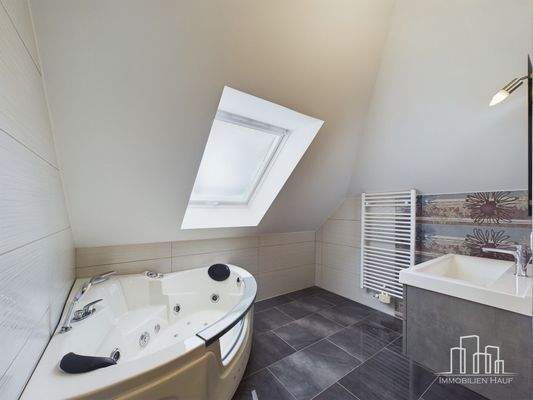 CAM02839G0-PR0162-STILL021