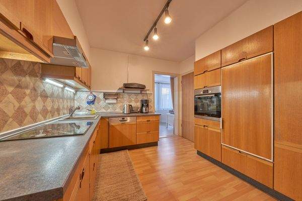 Geräumige Einbauküche