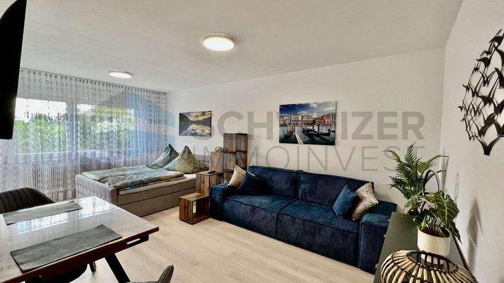 Wohnzimmer mit Schlafbereich