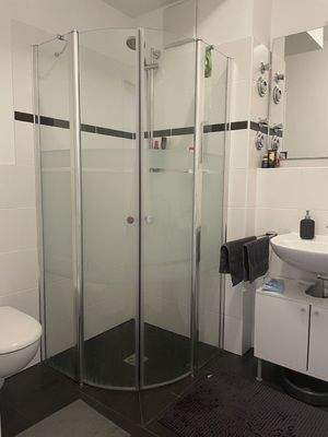 Bad mit ebenerdiger Dusche