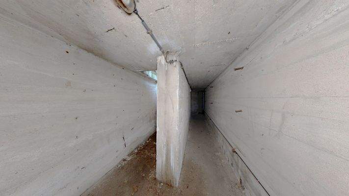 Gang zur Bunkerhalle aus Nordosten