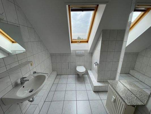 Badezimmer (DG)_02.JPG