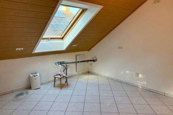 Küche im Dachgeschoss / Zimmer