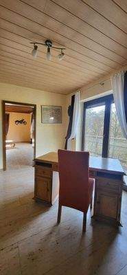 Arbeitszimmer aktuell mit Balkon und Ausblick 