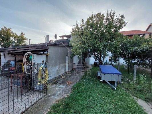 Ein charmanter Garten rundet dieses Paket ab