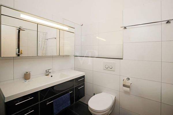 Neuwertiges Bad im DG