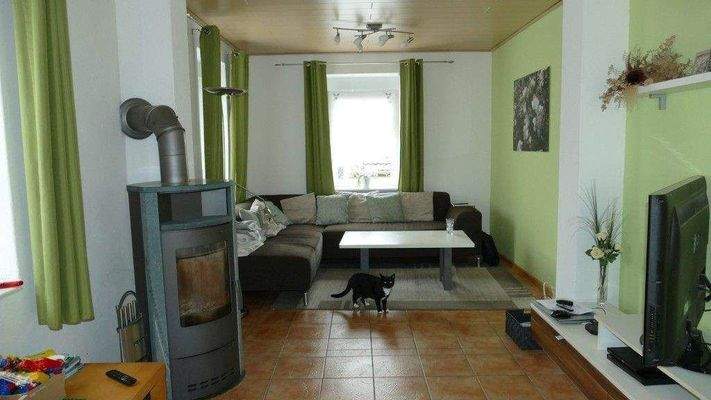 Wohnzimmer mit Ofenkamin