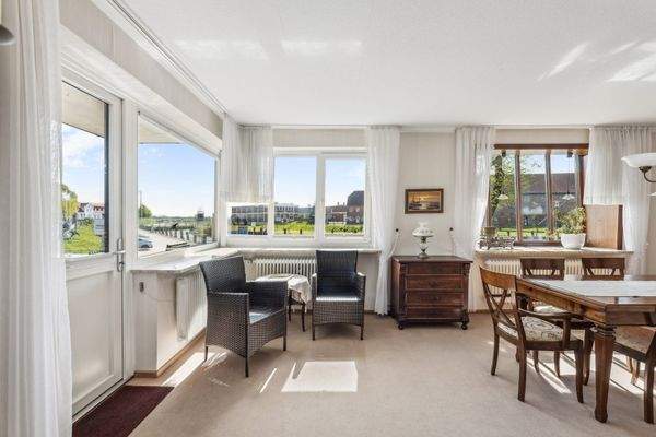 Sitzecke mit Ausgang zur Terrasse