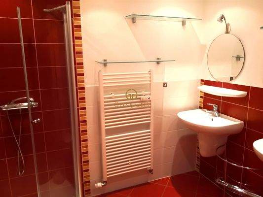 DG, Bad/beheizter Handtuchhalter