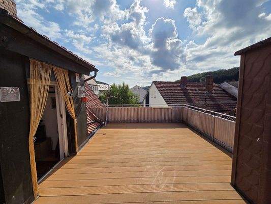 Große, sonnige Dachterrasse