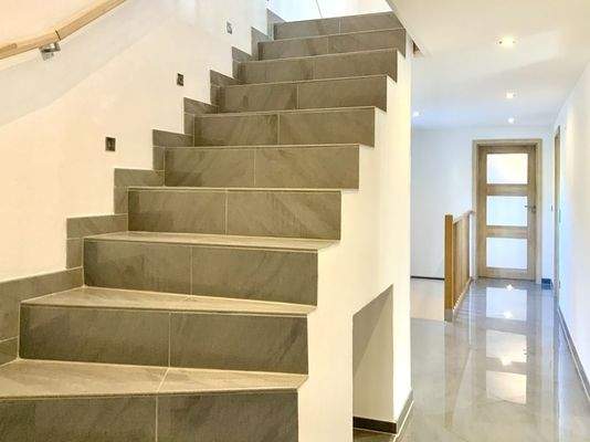 Treppenaufgang zum Obergeschoss