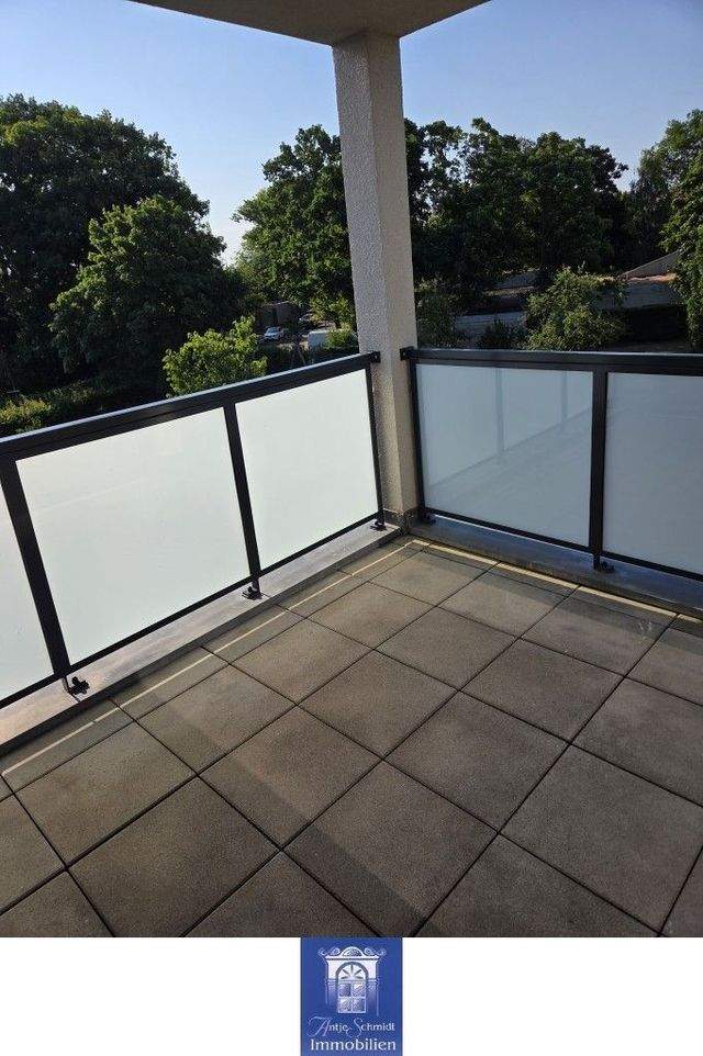 Helle stilvolle Wohnung mit großem Balkon - hochwertig und modern! - Photo 4