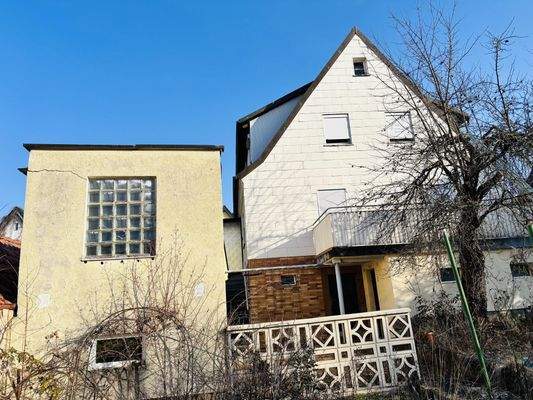 Westansicht mit Garage