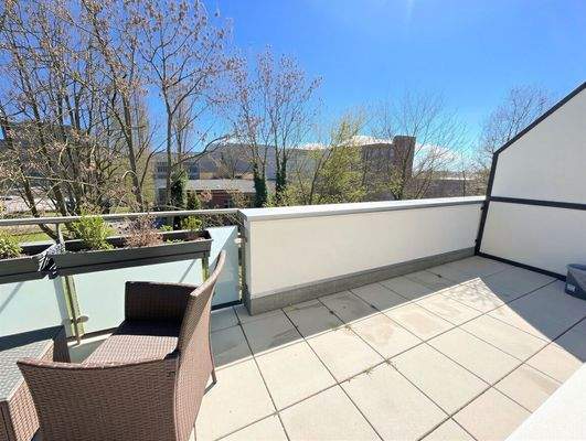 Große Terrasse - (KI optimiert)