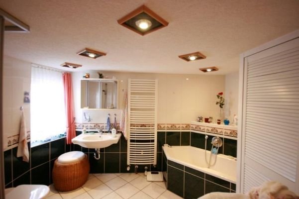 Hinterhaus - Bad.jpg
