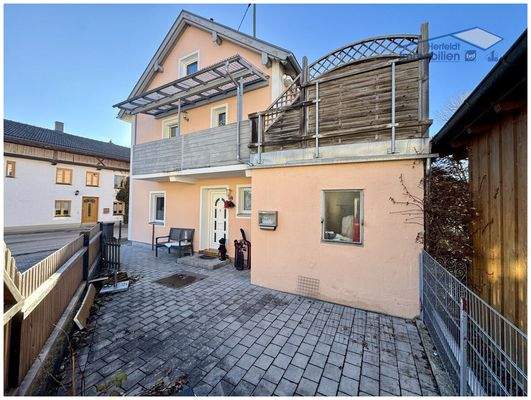 Eingangsbereich und Terrasse