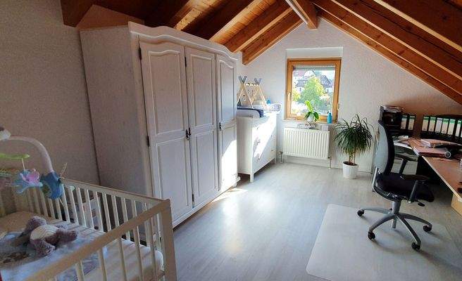 Kinder-/Arbeitszimmer