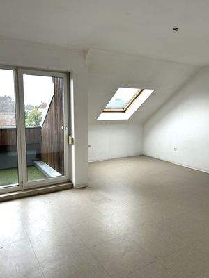 Wohnzimmer mit Balkon