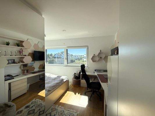 OG 1 / Schlafzimmer 1 von 4