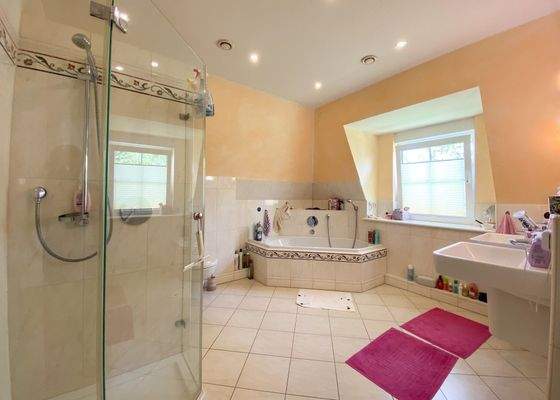 Vollbad im Dachgeschoss