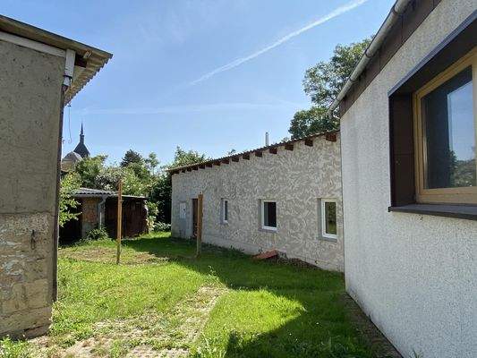 Blick auf das Nebengebäude