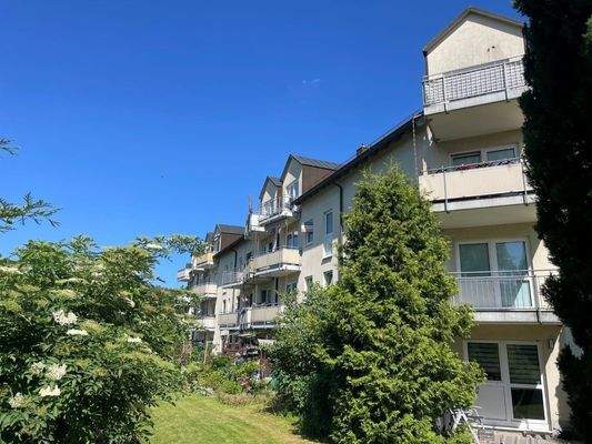 Gartenseite der Immobilie