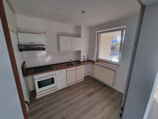 Moderne Küche mit Fenster