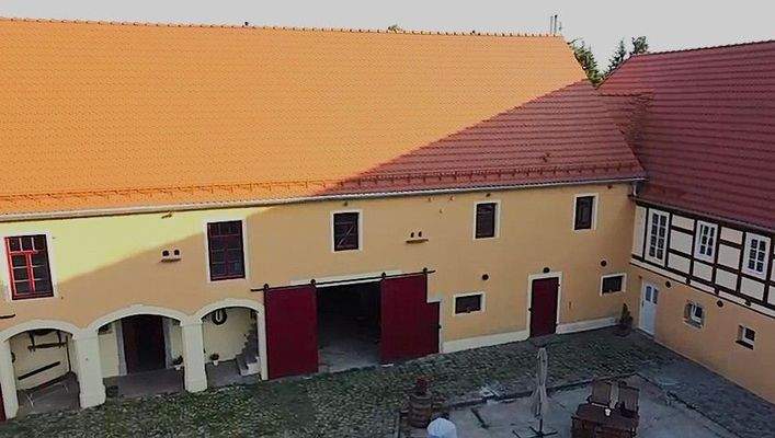 Mittelflügel mit Kumthalle