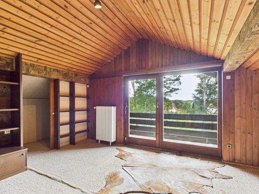 Schlafzimmer mit Ankleide und Westbalkon