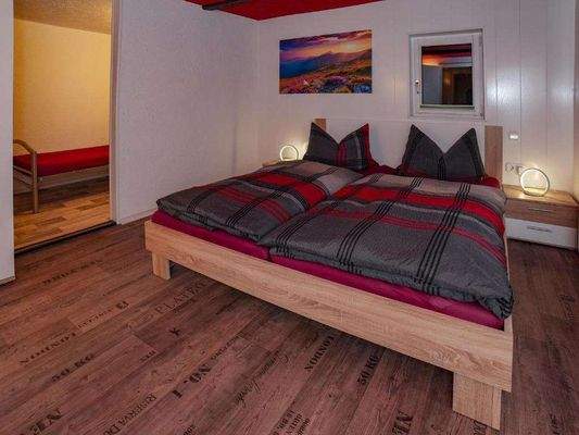 Schlafzimmer 2 Haus 1