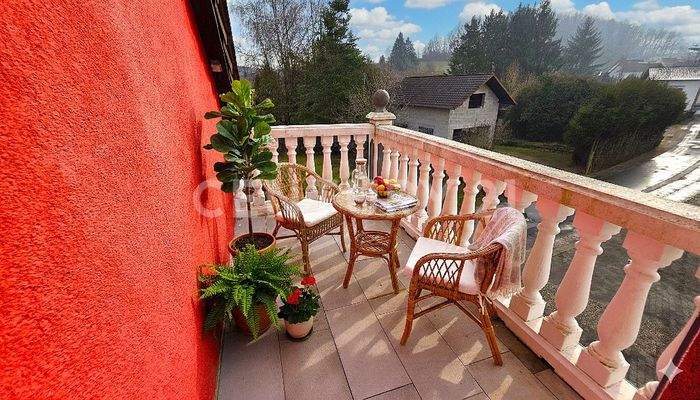 Gemütlicher Balkon im OG an der Hausseite