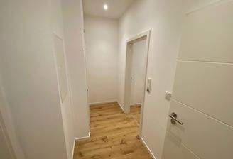 Flur mit Einbauschrank