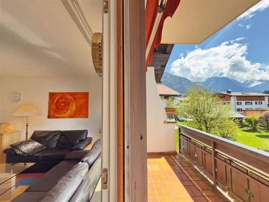Wohnzimmer / Balkon