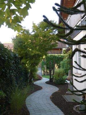 Weg Richtung Gartentor